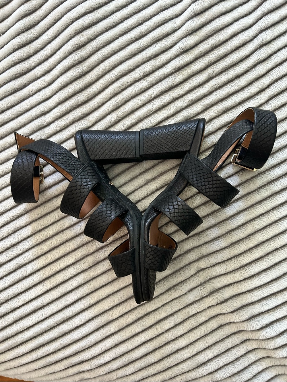 🖤 Vionic Blaire Black Snake Strappy Block Heel Sandals - Picture 4 of 8
